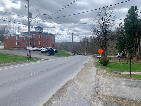 5th image of 118 Wemple Ave