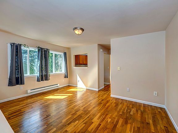 3rd image of 800 NE 40th St #802