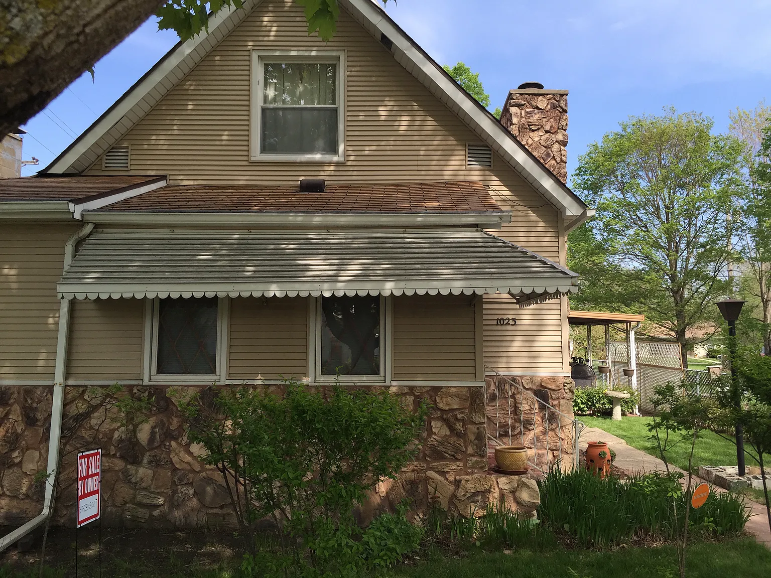 1023 Harmon St photo 1