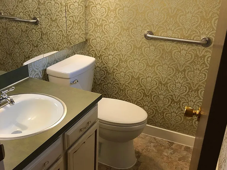 225 S Locust St — Photo 11