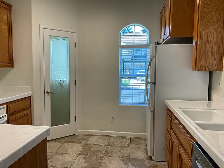 8418 Granite Cove Dr — Photo 4