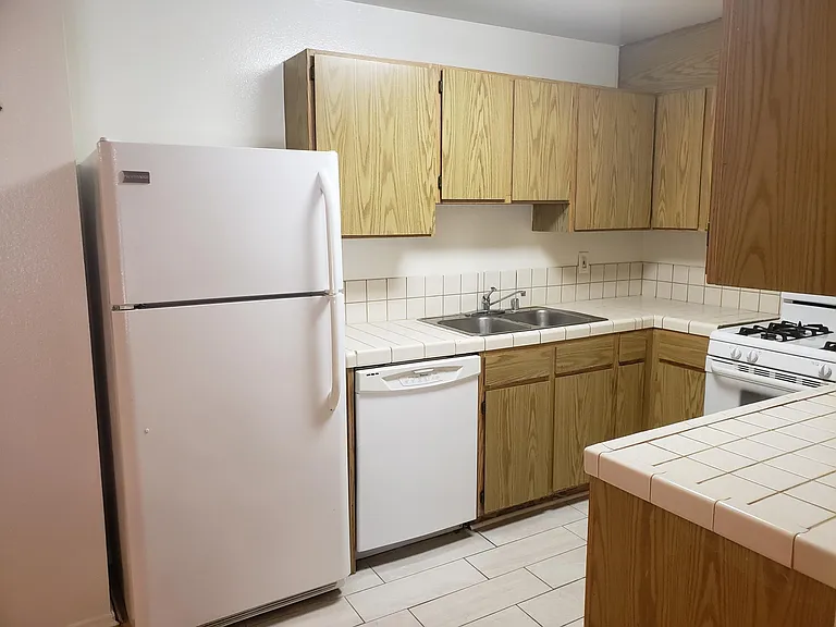 1117 Havenhurst Dr #105 — Photo 9