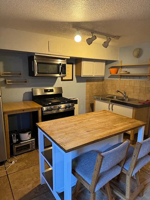 Studio, 400 sqft, $1,150 — Photo 2