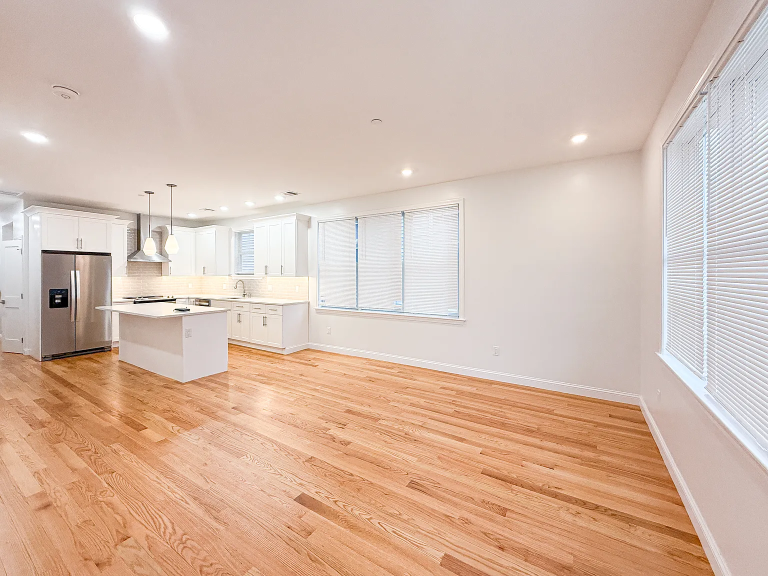 3 bed, 1200 sqft, $3,850 — Photo 3