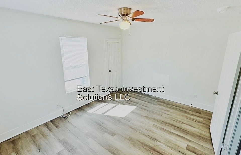 1st image of 214 E Ford St