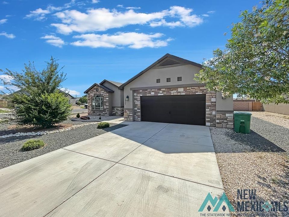 1st image of 2701 N Wedgewood Dr