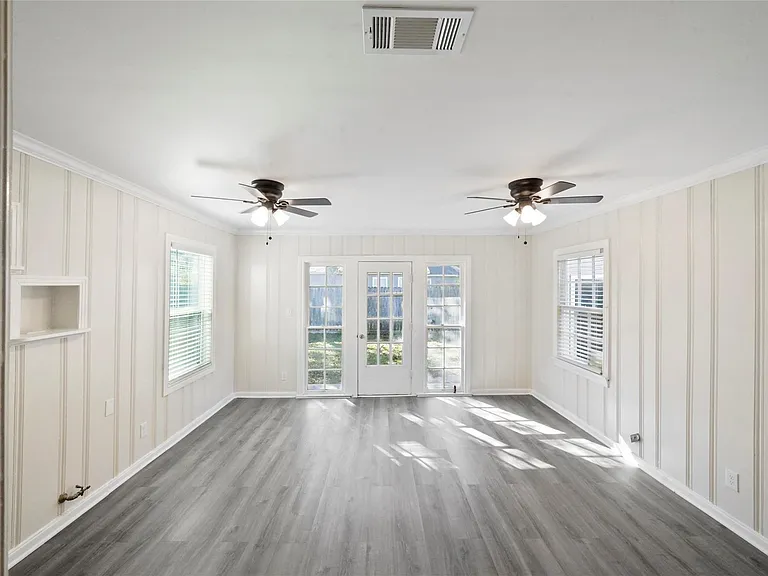 906 Gale St — Photo 18