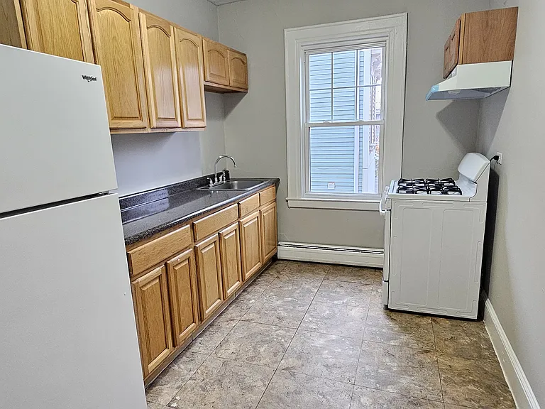 204 Sherman Ave #B3 — Photo 1