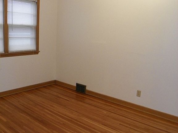 5th image of 625 Arlington Ave W