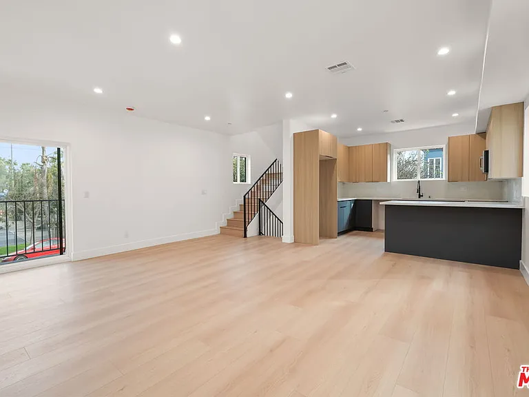 913 N Hobart Blvd #1/4 — Photo 5