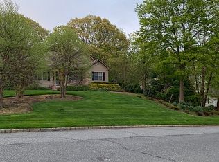 24 Cambridge Ct, Wading River, NY 11792