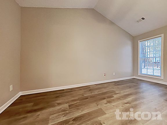 4th image of 1607 Amalie Dr