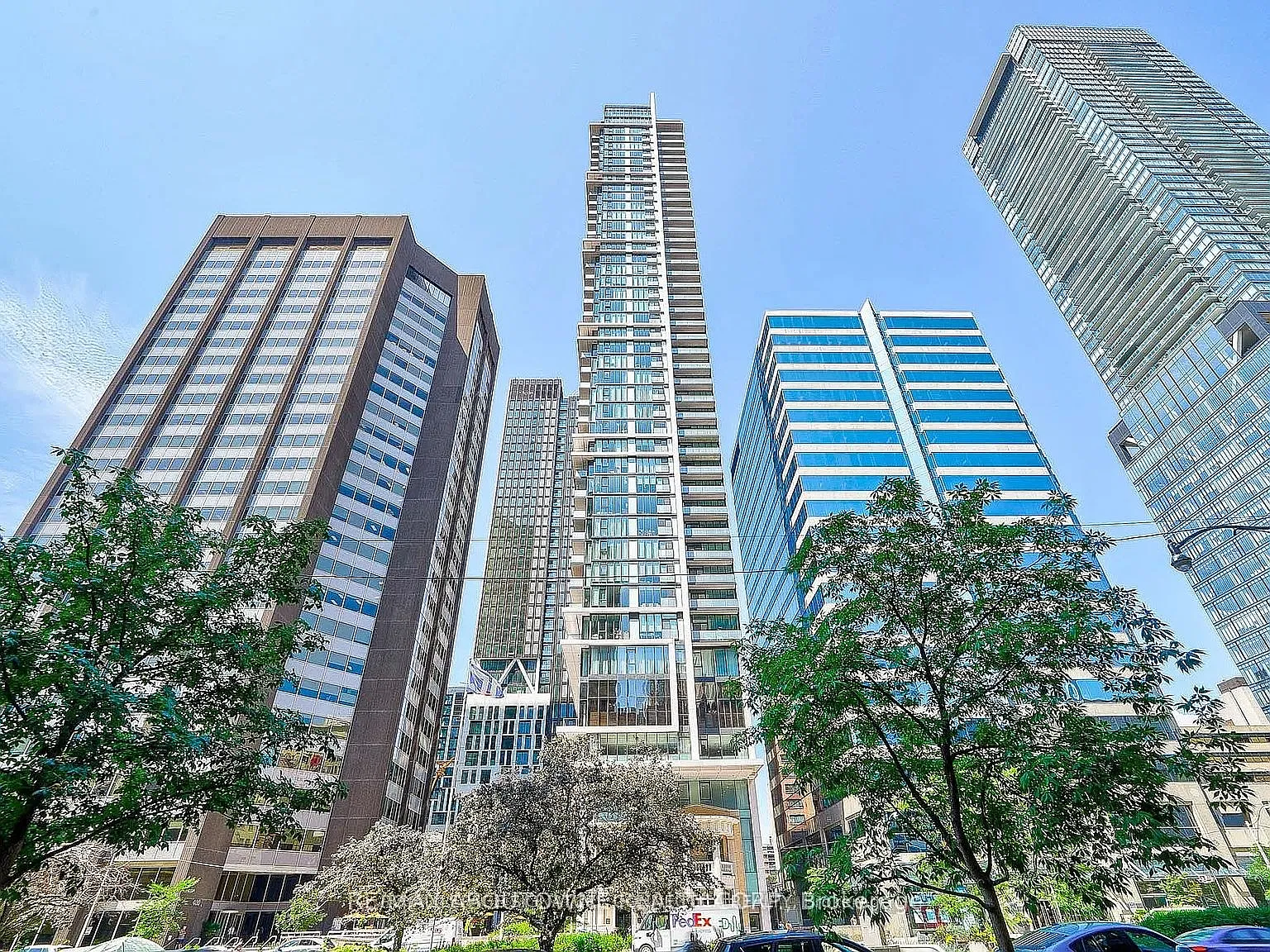 426 University Ave — Photo 1