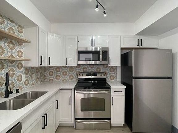 5th image of 3930 S University Center Dr #406