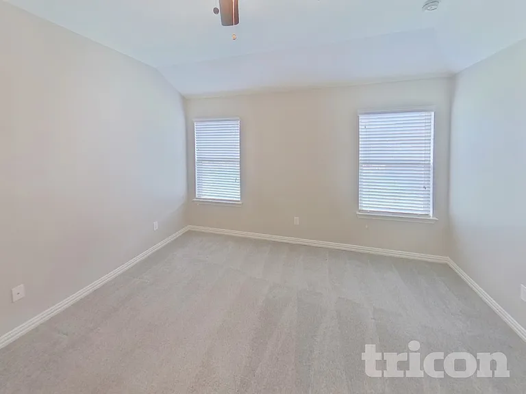 810 Silverbell St — Photo 6