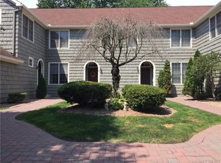 31 Harwich Ln, West Hartford, CT 06117