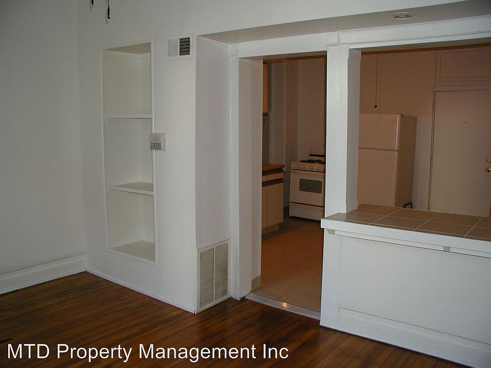 2nd image of 923 N Noble St APT 1R