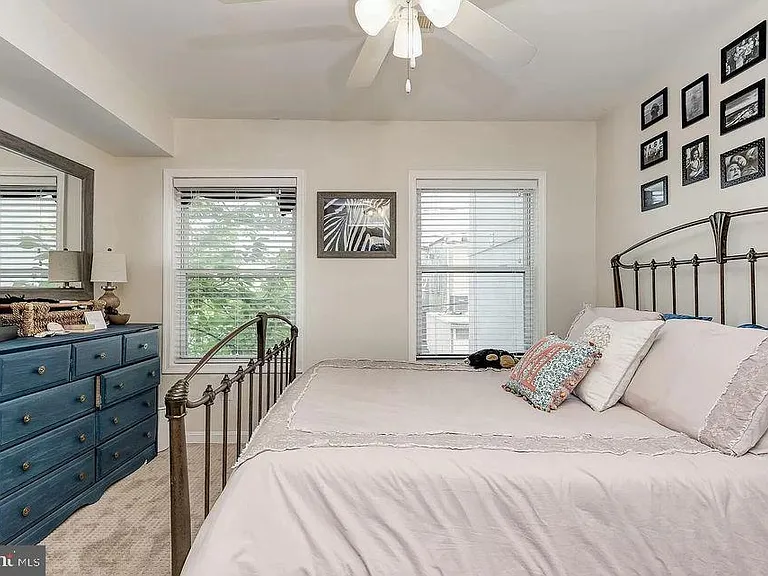 1019 S Streeper St — Photo 16