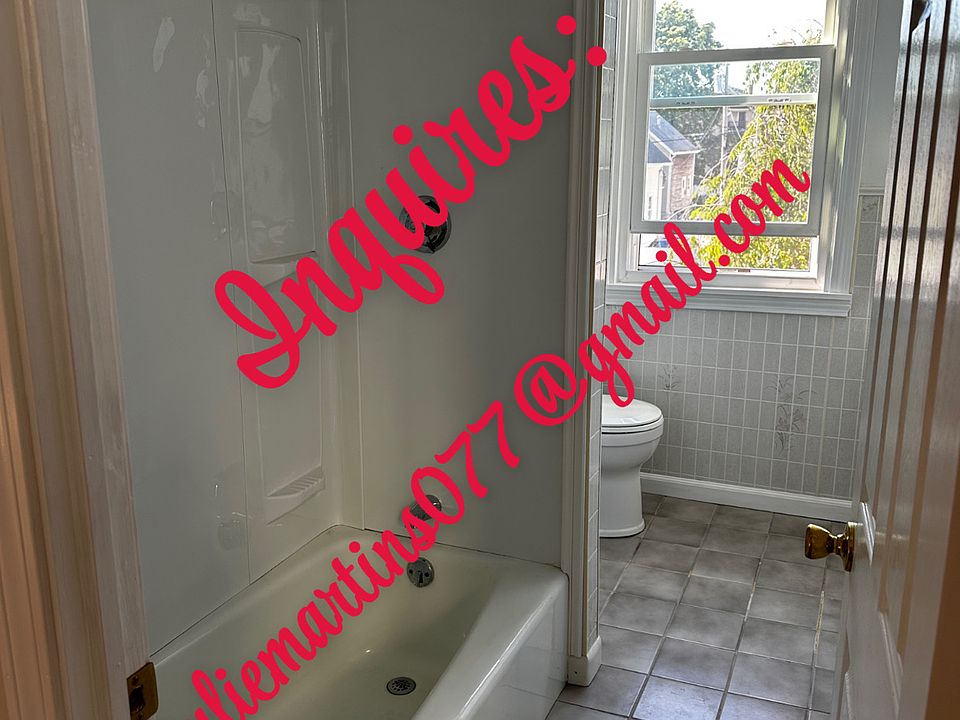 Bathroom
*Images are watermarked to protect against scams and unauthorized use*