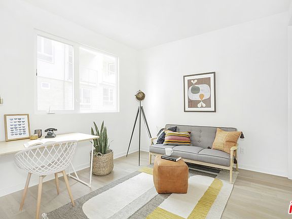 4th image of 1118 1/2 N Avenue 56
