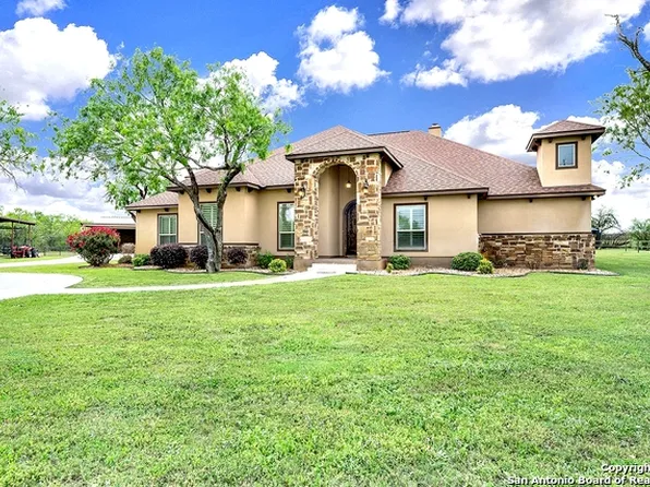 209 COUNTY ROAD 356, Adkins, TX 78101