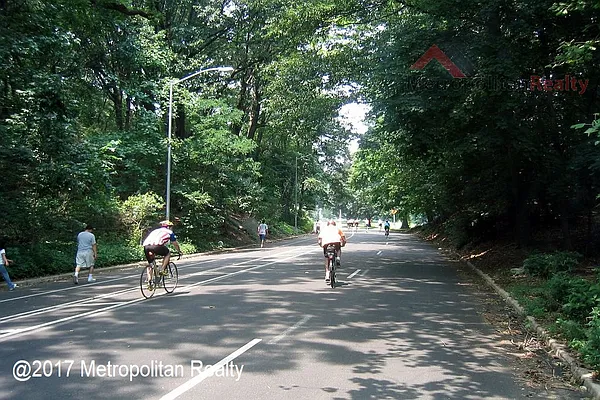 Rented by Metropolitan Realty | media 12