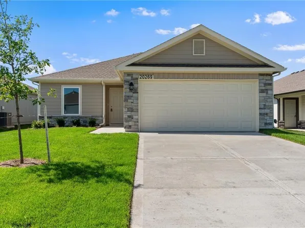 20247 W 195th St, Spring Hill, KS 66083