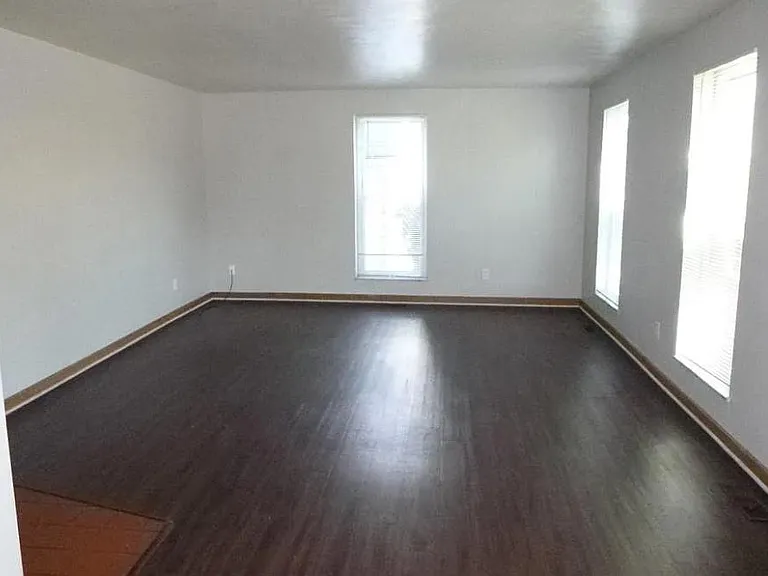 3303 Riverside Dr #7 — Photo 4
