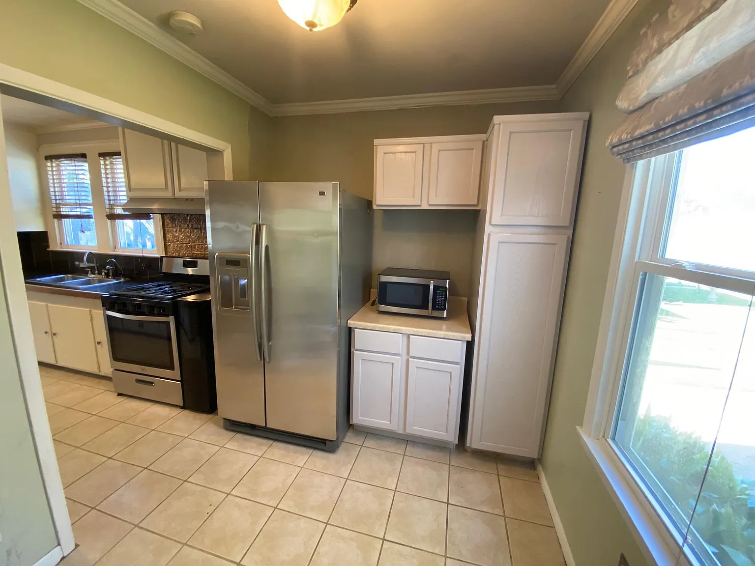 3 bed, 1644 sqft, $2,100 — Photo 4