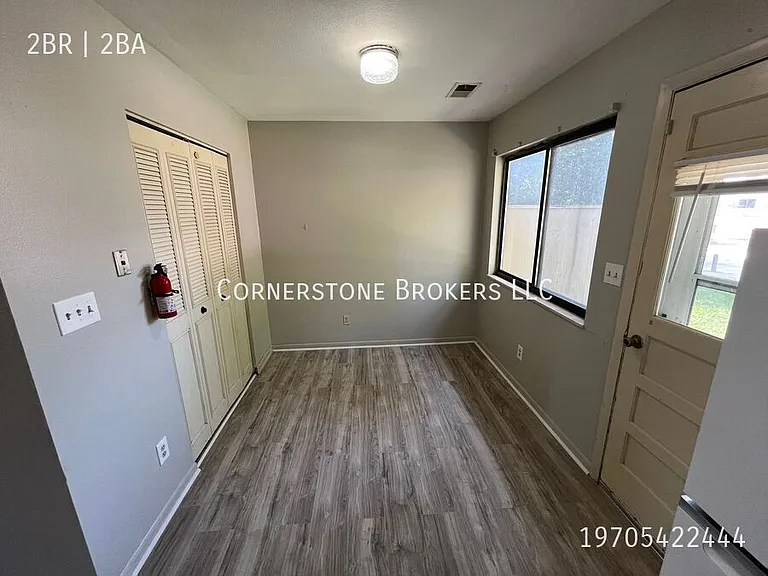 726 Lincoln St — Photo 7