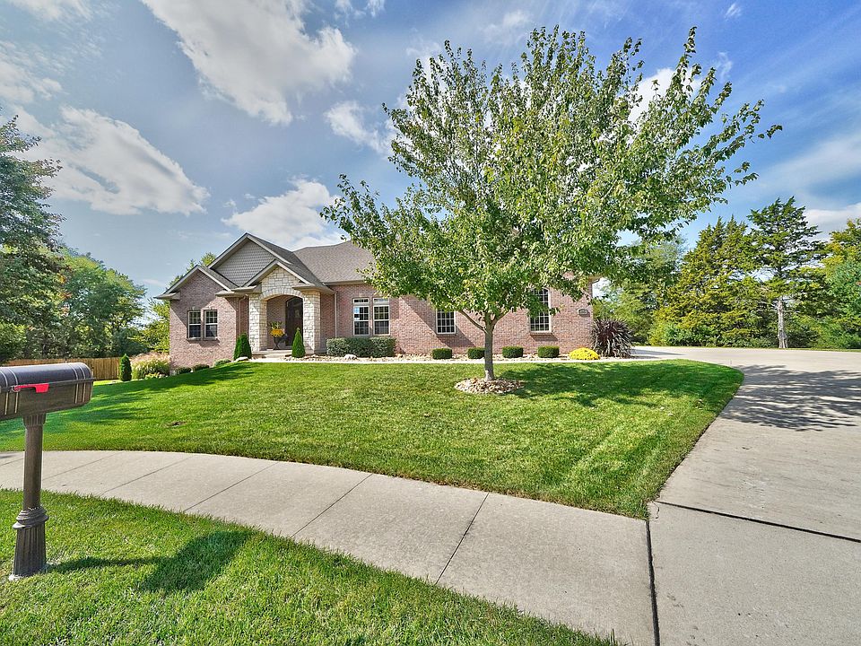 2nd image of 4115 Joslyn Ct