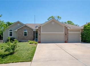 4431 SW Creekview Dr, Lees Summit, MO 64082