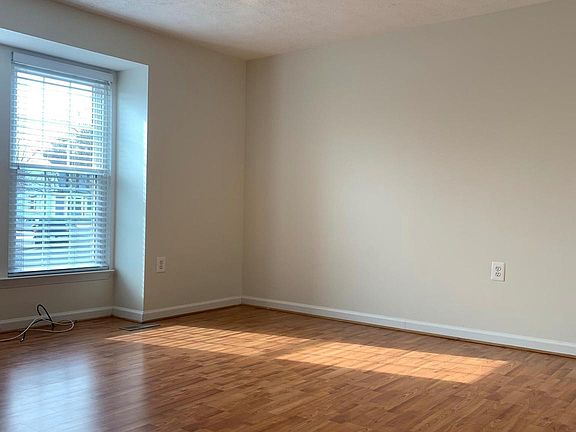 4th image of 25 Ivy Oak Ct