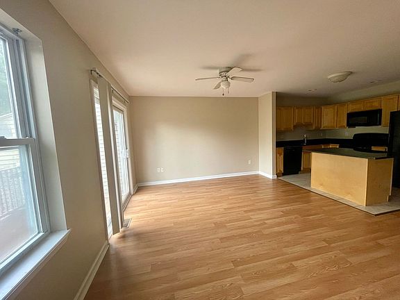 2nd image of 229 Boswell Ave Unit 10