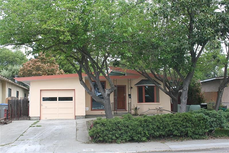 1st image of 380 Lochridge Dr