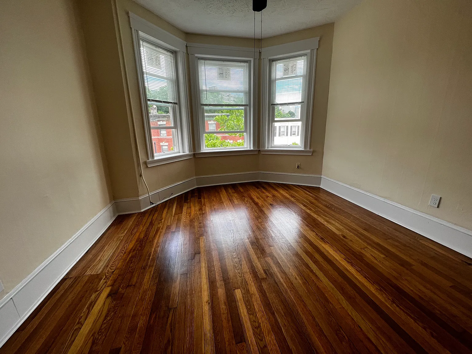 2 bed, 750 sqft, $3,000 — Photo 1