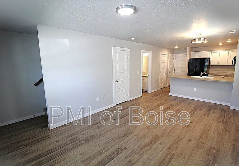 960 S Nautilus Ave — Photo 4