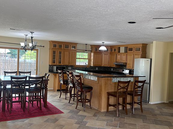 3rd image of 1212 Calle De Lago