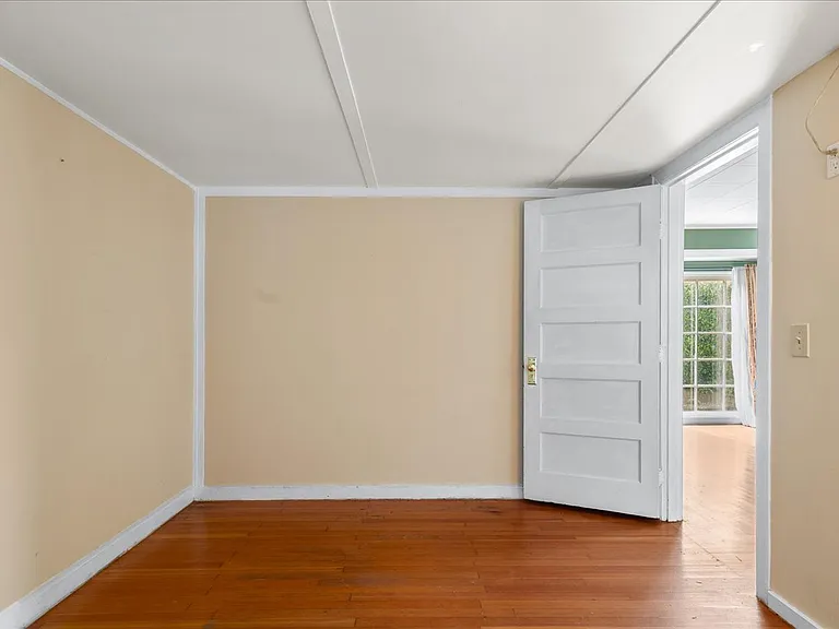 119 Wesley St — Photo 18