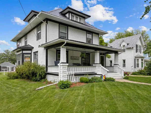 540 E 4th St, Tipton, IA 52772