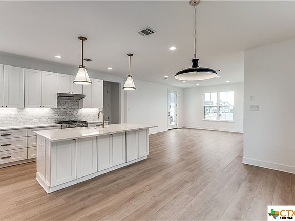 4th image of 429 Constance Dr