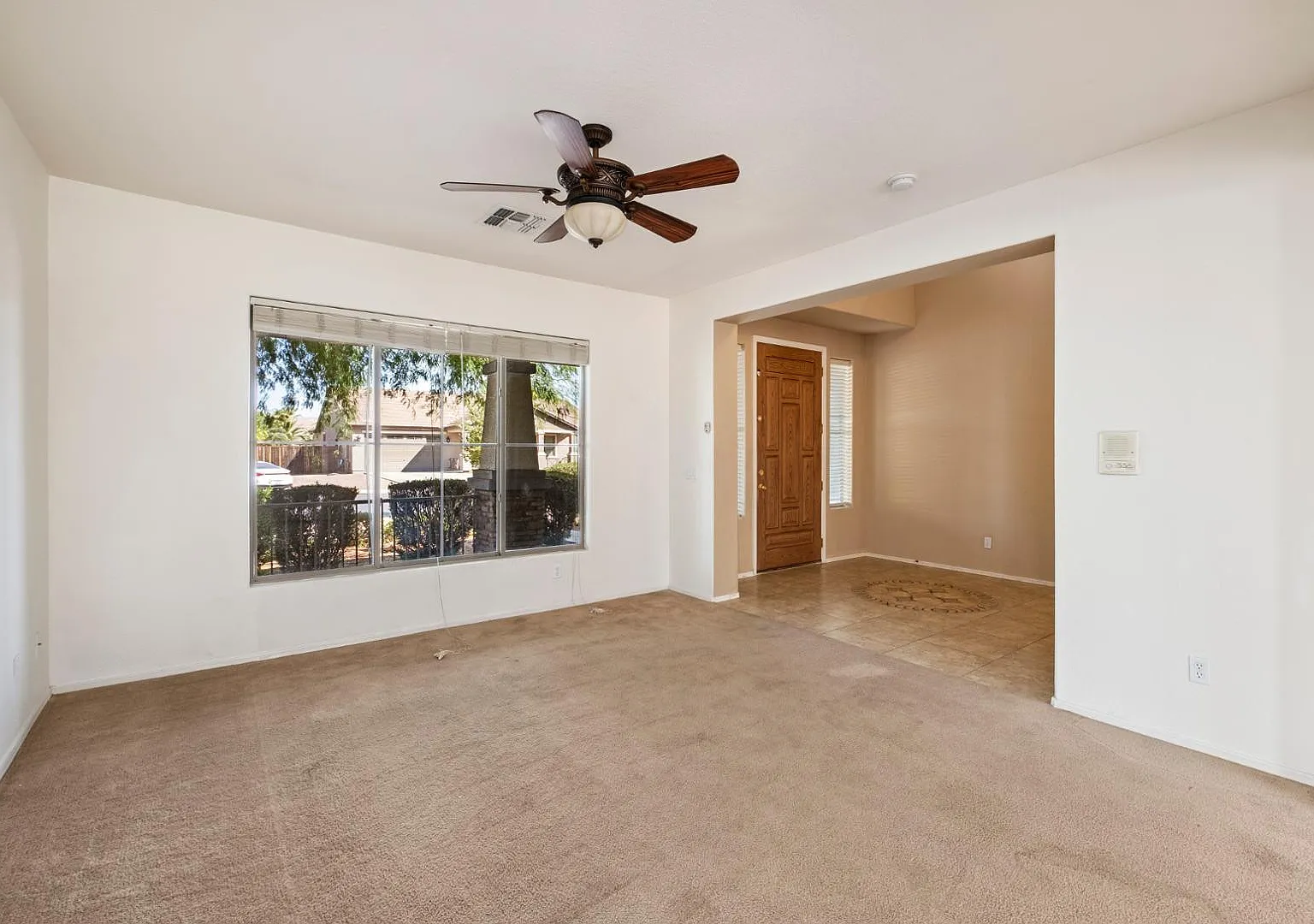 6 bed, 3.5 bath, 3240 sqft, $3,700 — Photo 2