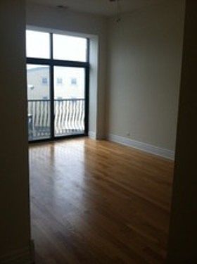 3rd image of 1135 W Chicago Ave