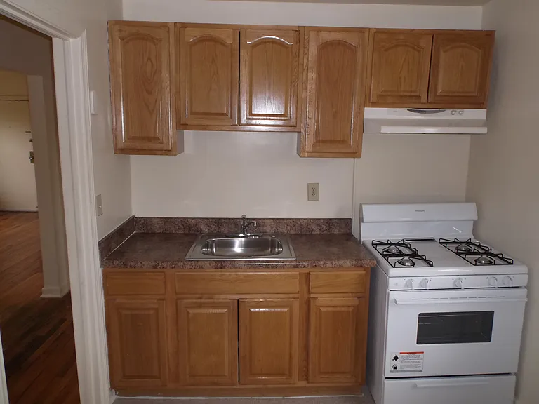 Bruxton Apartments — Photo 14