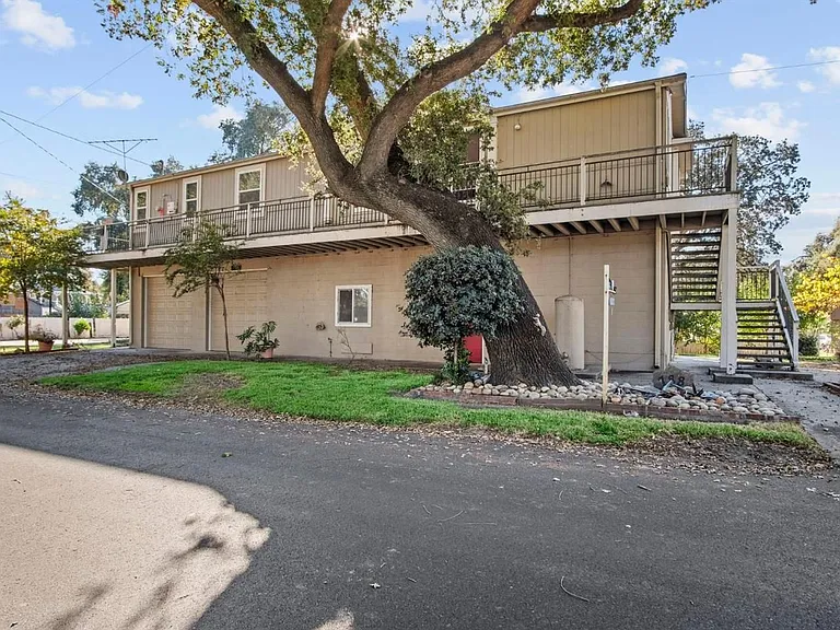 788 E Willow Ave — Photo 33