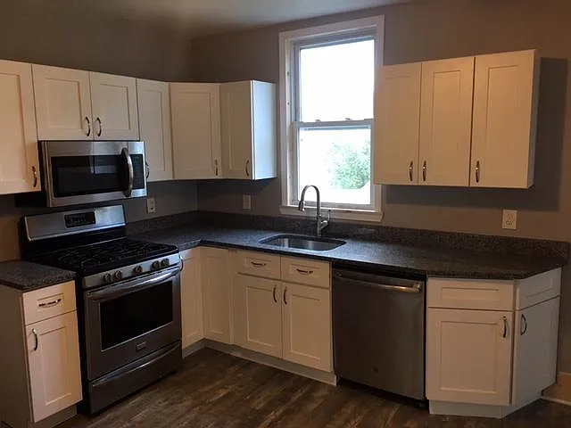 77 Campbell Ave — Photo 3