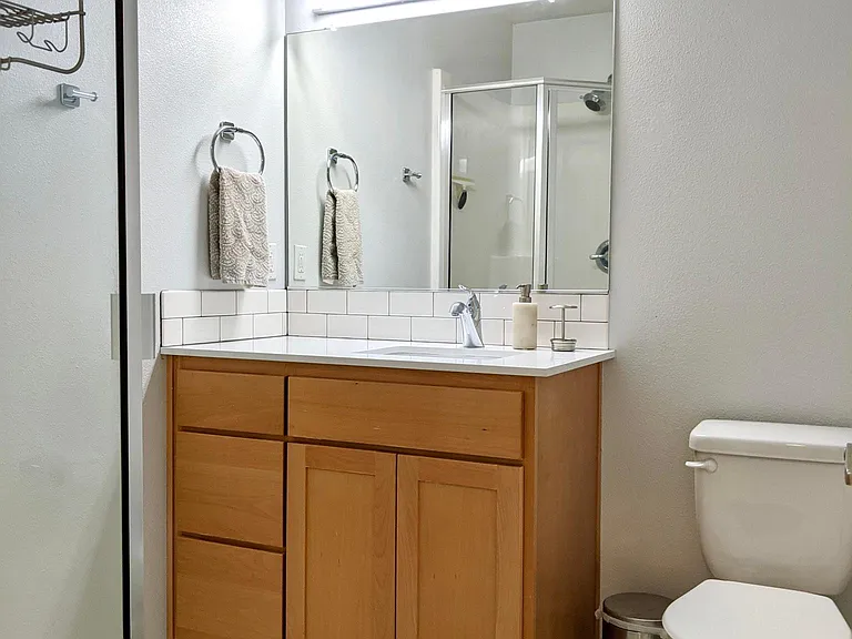 2408 N Baldwin St — Photo 41