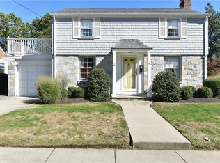 8 Friendly Dr, Warwick, RI 02888