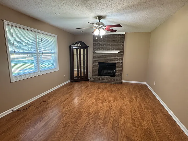108 Laurel Ct — Photo 5