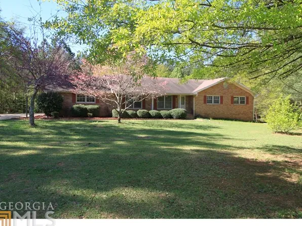 83 Rock St, Danielsville, GA 30633